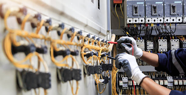 Professional Electrician technician working in Lilburn, GA